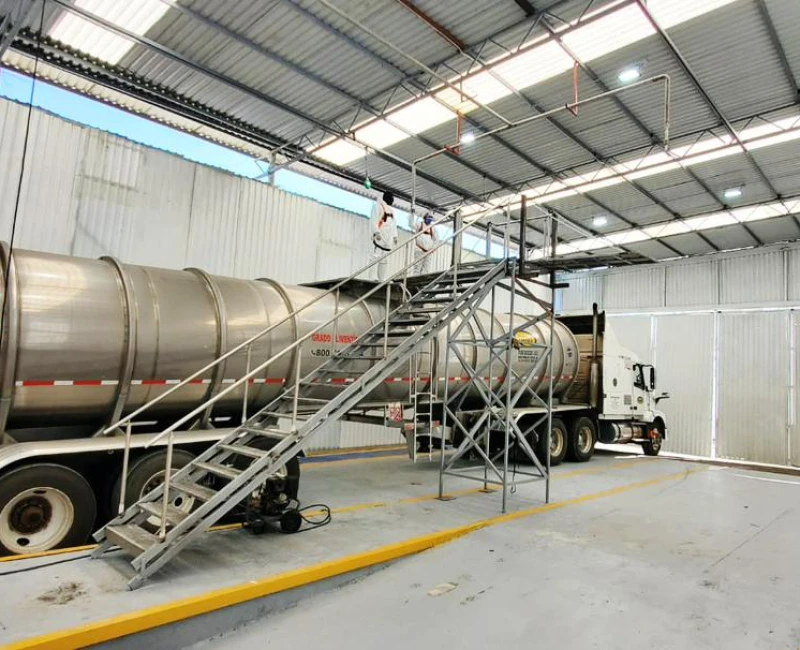 Proceso especializado de lavado de tanques